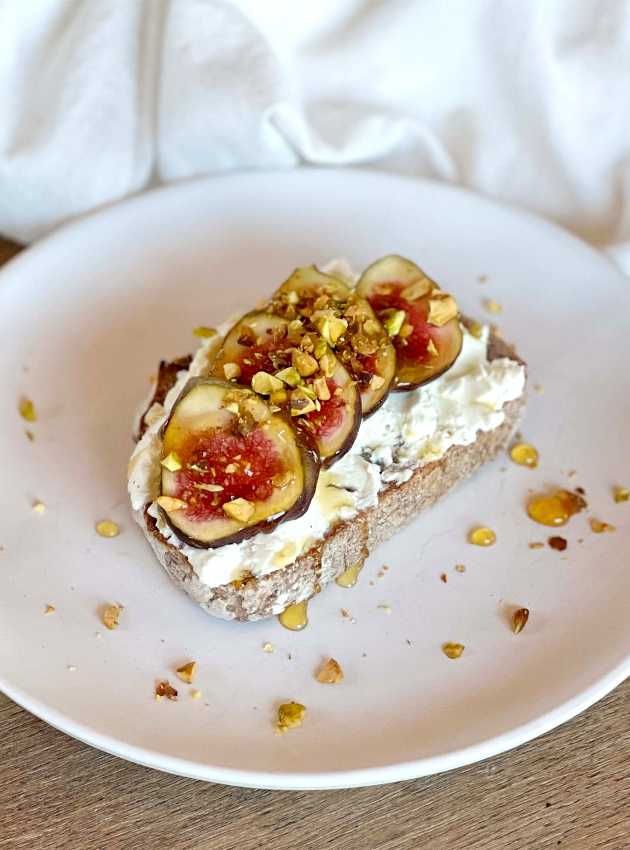 Fig and Goat Cheese Tartine Figue Fromage Chèvre TeamNutrition ÉquipeNutrition