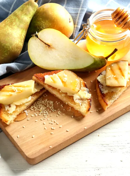 Rôtie poire et amandes