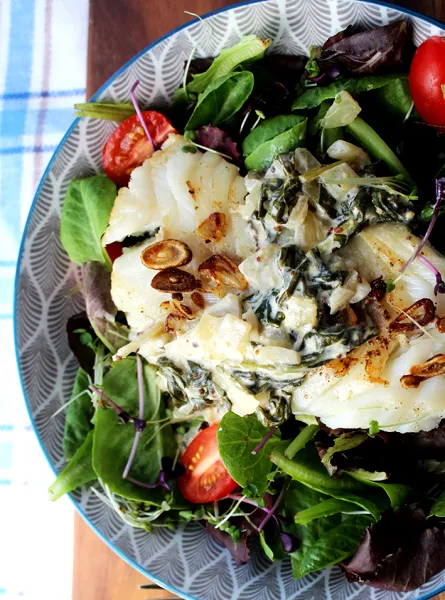 Morue avec sauce crémeuse aux épinards