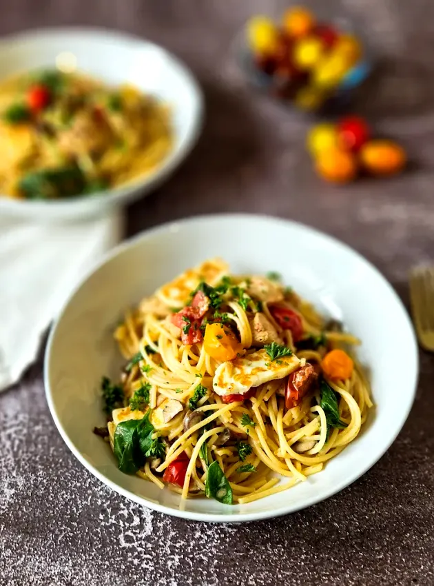 Pâtes au poulet et halloumi ÉquipeNutrition Chicken and Halloumi Pasta TeamNutrition