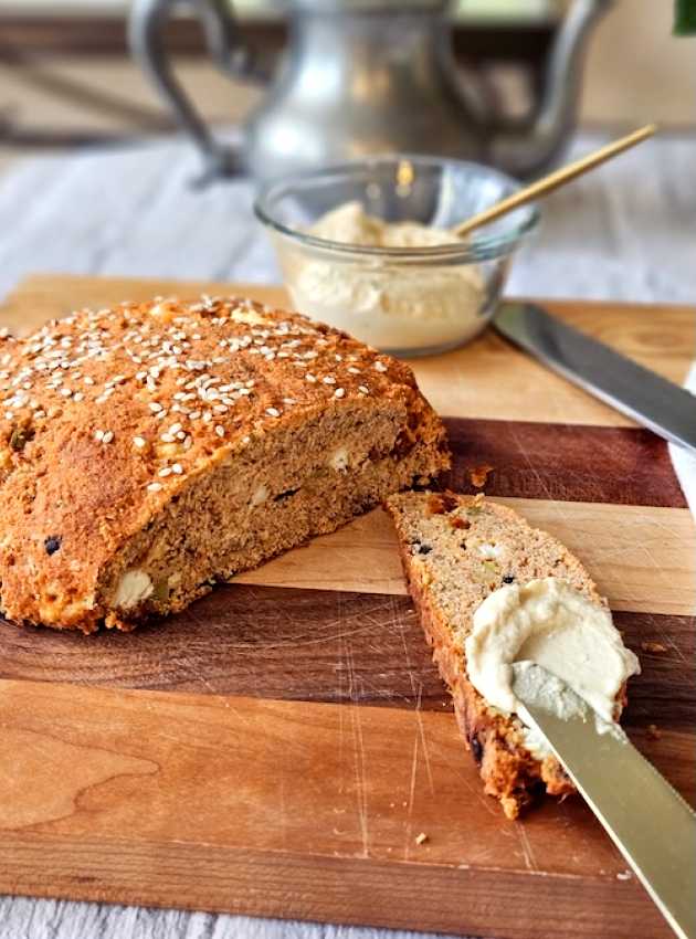 Pain de lentilles aux tomates séchées, olives et feta Lentil Loaf with Sun-Dried Tomatoes, Olives, and Feta