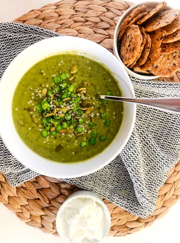 Potage aux petits pois et légumes verts