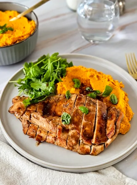 Dinde à l’érable avec purée de carottes caramélisées Maple-Glazed Turkey with Caramelized Carrot Purée