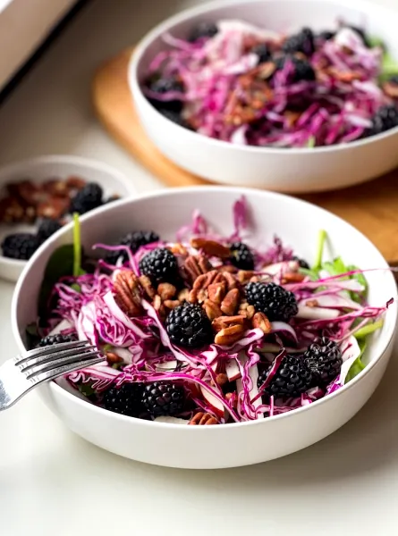 Cabbage, blackberry and spinach salad Salade de chou, mûres et épinards  ÉquipeNutrition Teamnutrition