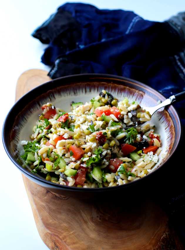 Salade de pâtes méditerranéenne aux haricots mungo