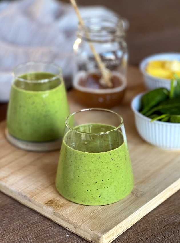 Ginger, Pineapple, Spinach Kombucha Smoothie