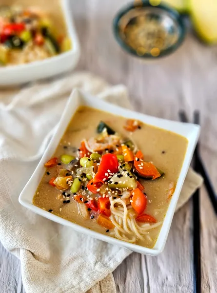 Soupe repas rapide à l’asiatique ÉquipeNutrition Quick Asian-Inspired Meal Soup TeamNutrition