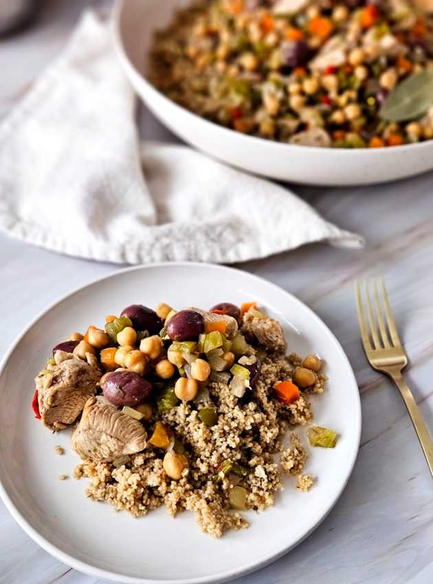 Poêlé style tajine au poulet, pois chiches et olives