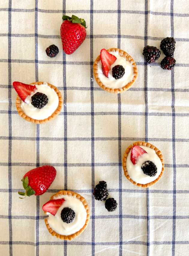 Tartelettes au yogourt grec et petits fruits