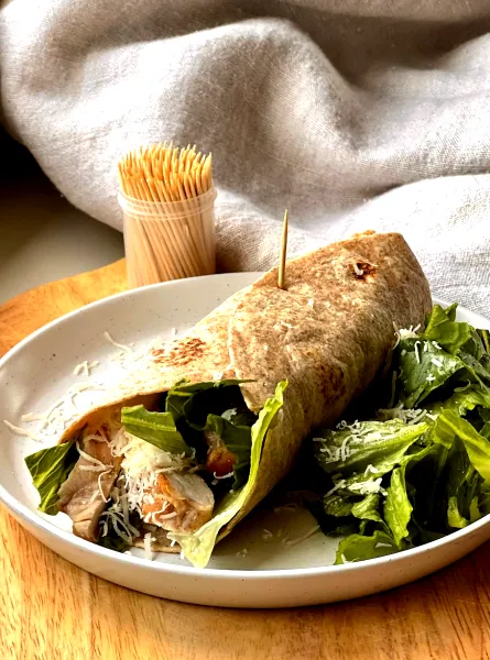 Wrap au poulet grillé façon César ÉquipeNutrition Grilled Chicken Caesar Wrap TeamNutrition