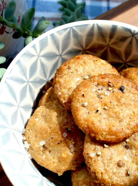 Craquelins au boulgour, poivre et fromage