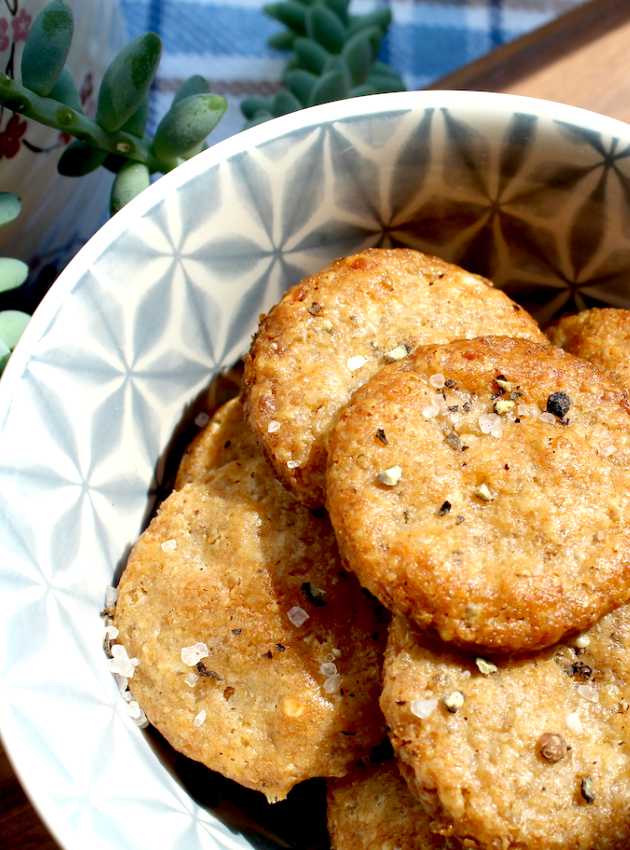 Craquelins au boulgour, poivre et fromage