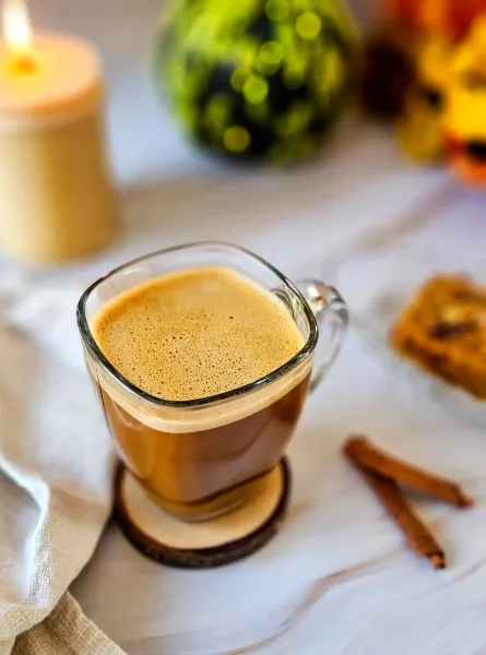 Café latté protéiné à la citrouille épicée ÉquipeNutrition Protein Pumpkin Spice Latte TeamNutrition