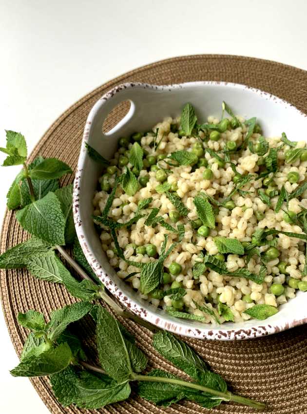 Orge aux pois verts et à la menthe
