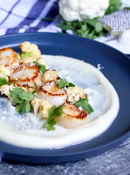 Pétoncles sur purée de chou-fleur au parmesan