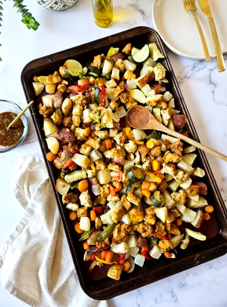 Plaque de tofu mariné et légumes grillés ÉquipeNutrition Sheet Pan Marinated Tofu and Roasted Vegetables TeamNutrition