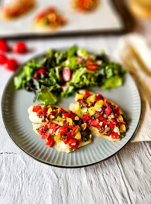 Poisson blanc au pesto, tomates et poivrons ÉquipeNutrition White Fish with Pesto, Tomatoes, and Peppers TeamNutrition