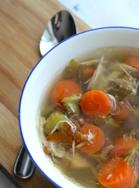 Soupe facile au poulet et lentilles 